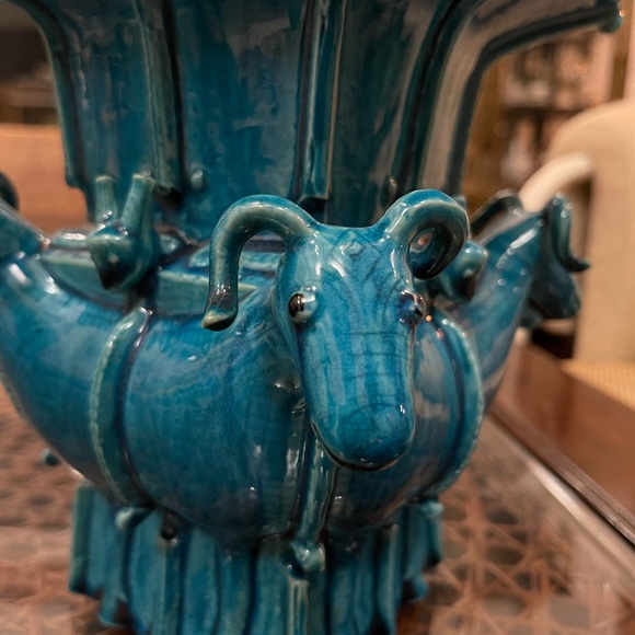 Chinese Antique Peacock Blue Glazed Porcelain Zun Vase with Four Sheep Deco - Picture 5 of 9